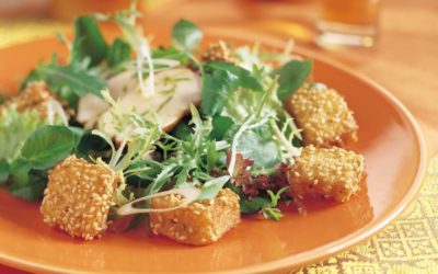 Thaise kipsalade met sesam-croutons